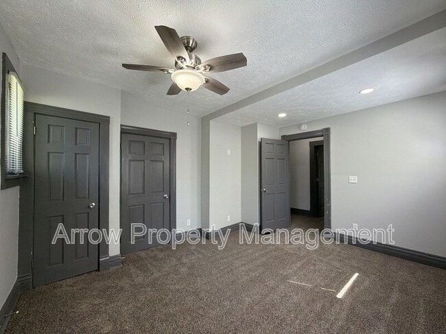 Building Photo - 2434 W