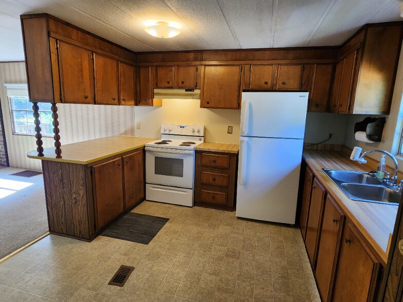 Building Photo - 104 Royalty Ct