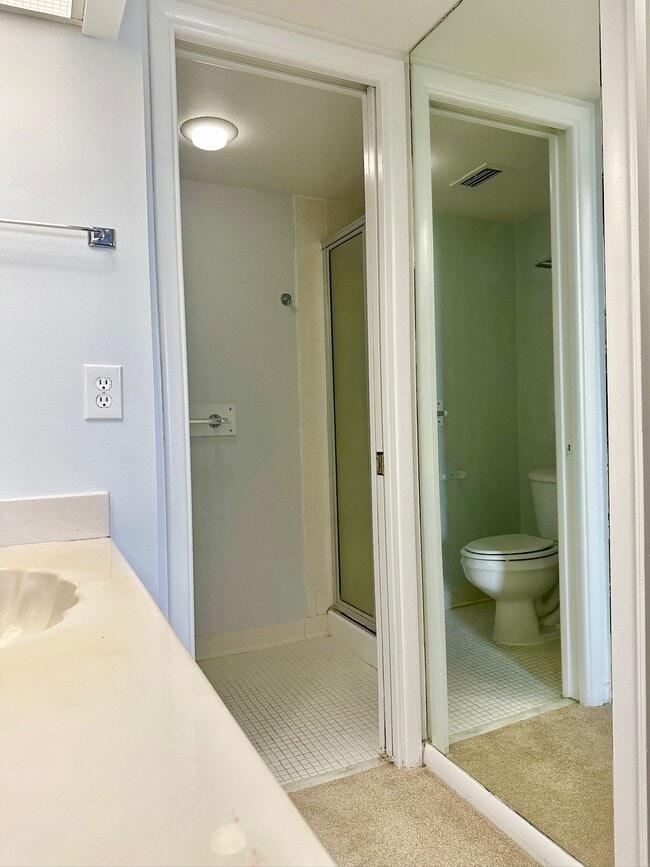 Building Photo - 2617 Cove Cay Dr