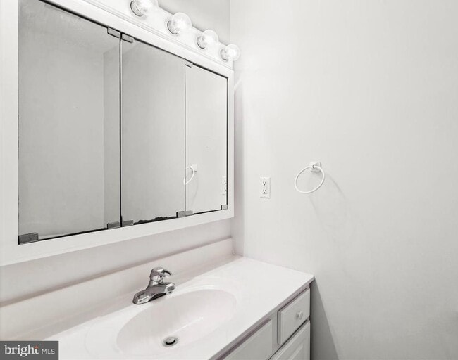 Building Photo - 1623 Chesapeake Ln