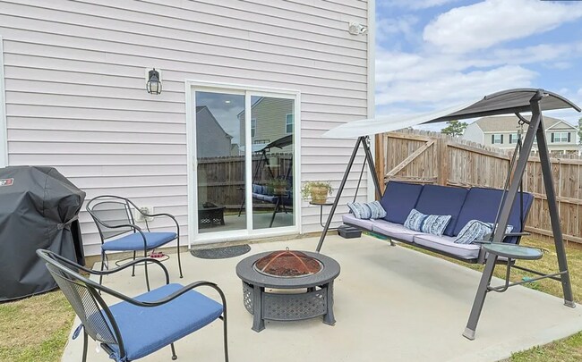 Building Photo - Beautiful 5 Bedroom, 3 Bath Home- New to Rental Market- Short Commute to Ft. Bragg