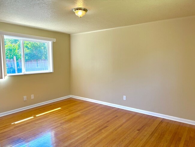 Building Photo - University Park Home with Finished Basemen...