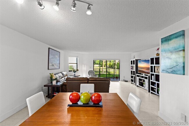 Building Photo - 16051 Blatt Blvd