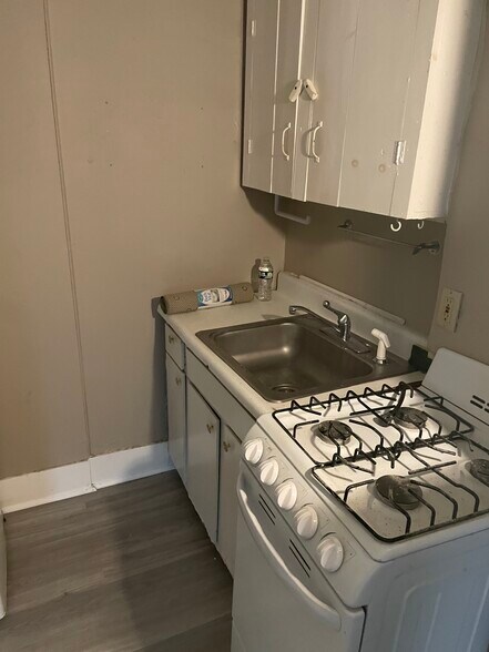Kitchen - 126 Saint Marys St