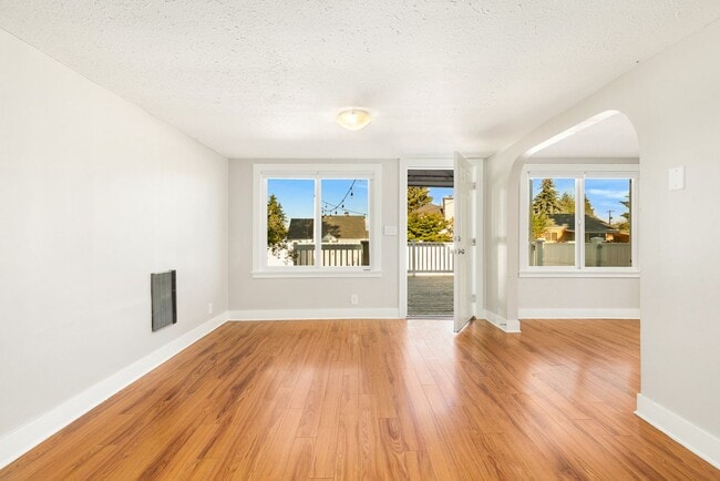 Building Photo - White Center/Burien 3 Bedroom Rambler - Large Fenced Yard