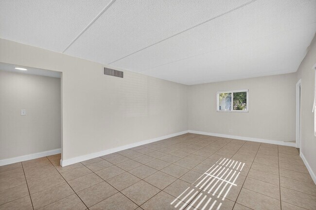 Building Photo - 821 Lighthouse Dr