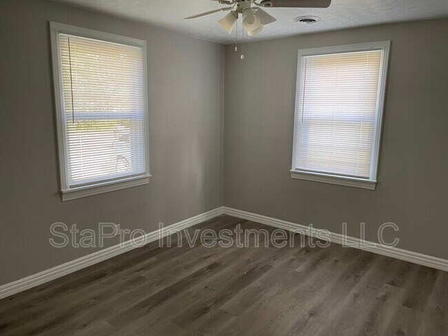Building Photo - 122 Bellar Dr