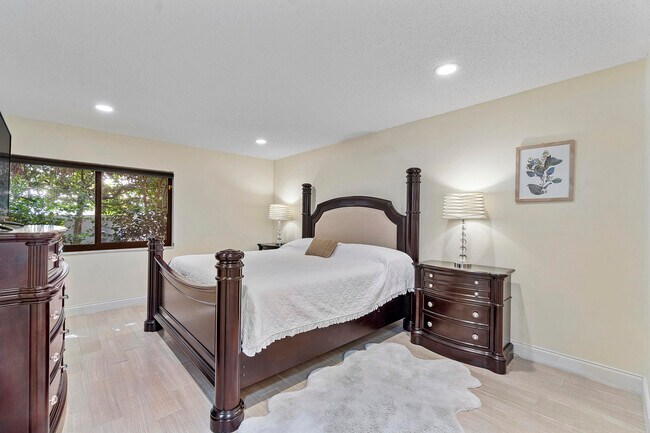 Building Photo - 250 S Ocean Blvd