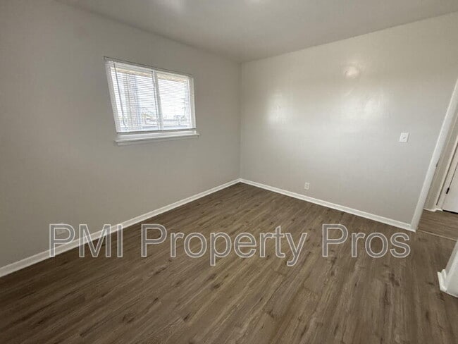 Building Photo - 7701 W Hampton Ave