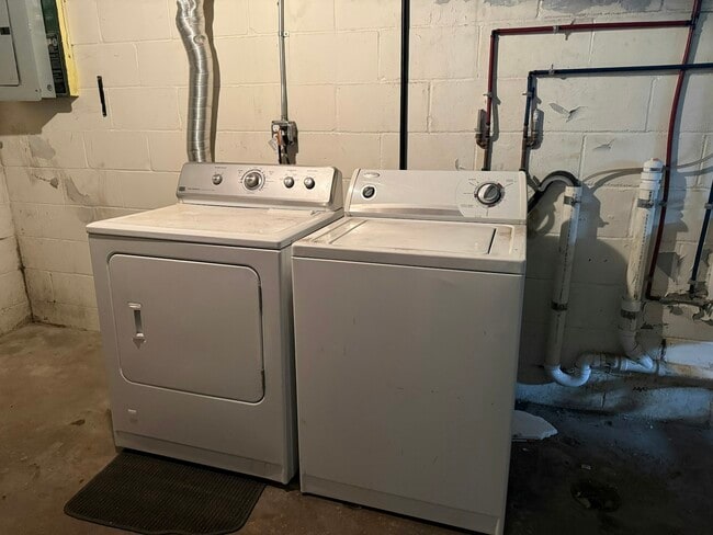 Building Photo - 1004 Fitch St