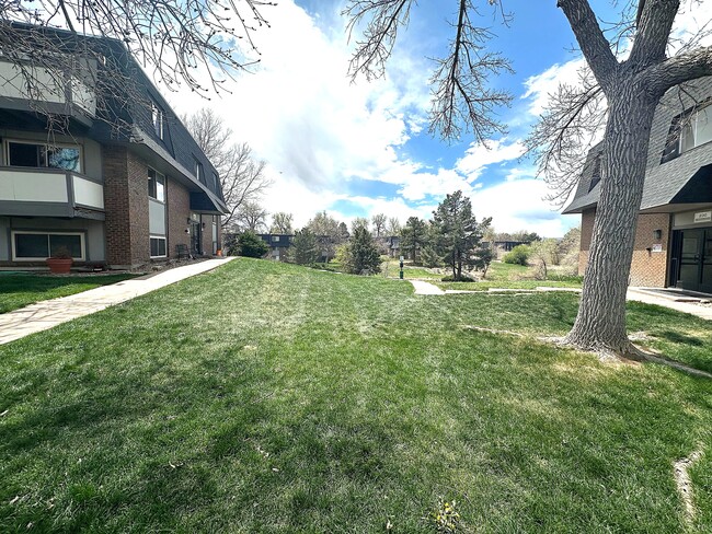 Building Photo - 280 E Highline Cir