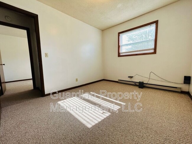 Building Photo - 1135 N College Dr