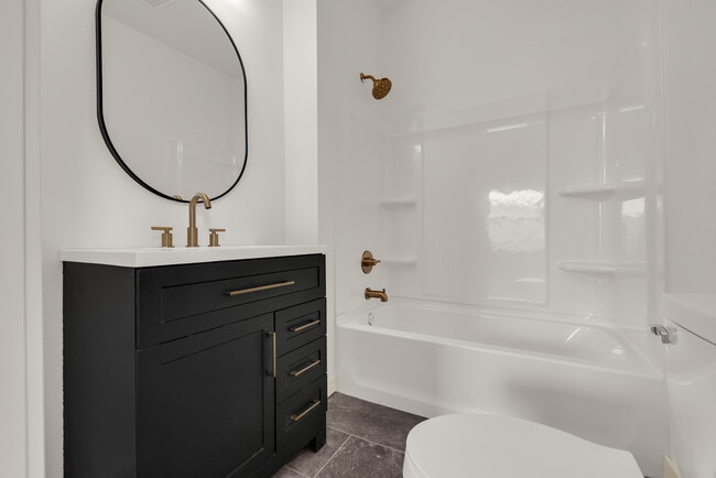 Building Photo - 1017 W Newton St