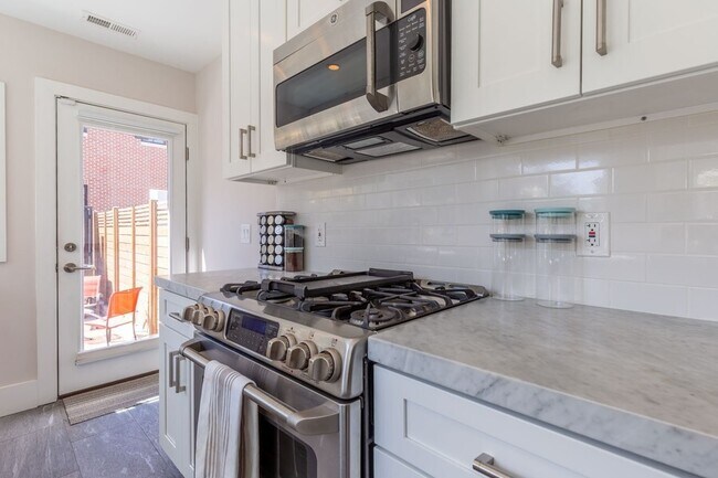 Building Photo - 2214 Flagler Pl NW