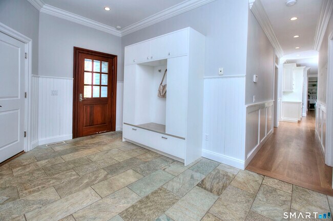Building Photo - 46 Burr Farms Rd