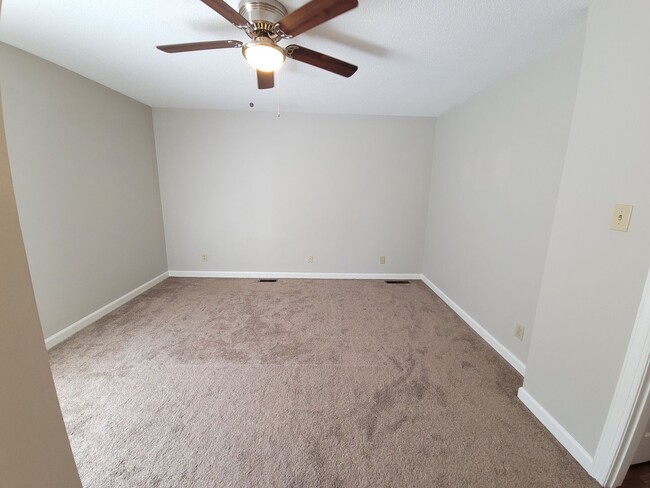 Building Photo - 3102 Cashwell Dr