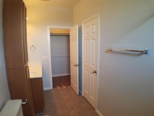 Building Photo - 2500 Allred Dr