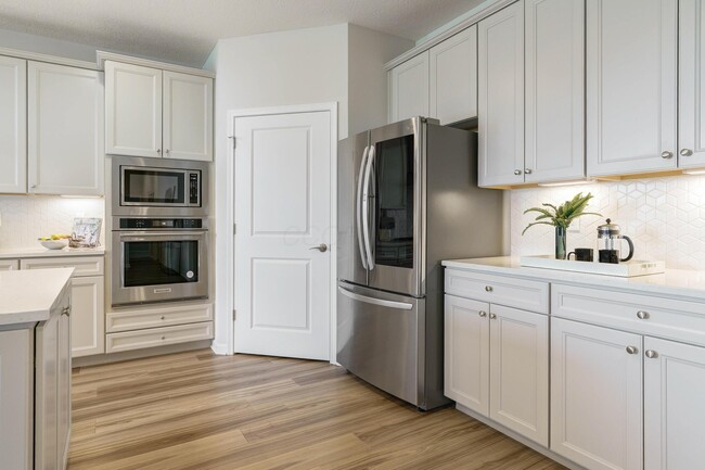 Building Photo - 8139 Wolf Path Dr
