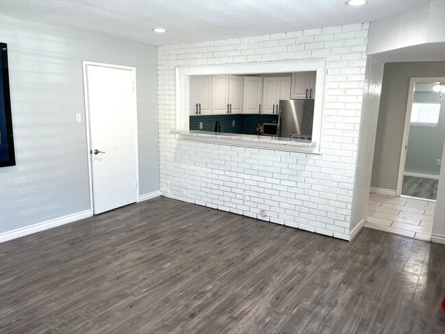 Building Photo - North Inglewood Home