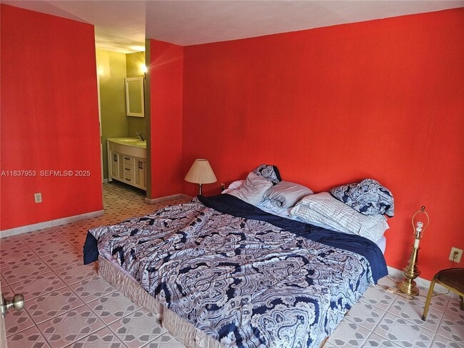 Building Photo - 855 NE 209th St