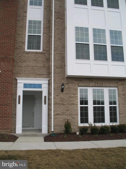 Building Photo - 42784 Lauder Terrace