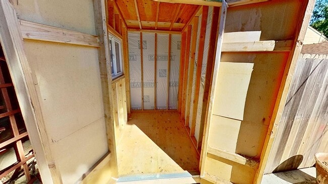 Building Photo - Desirable 3 Bedroom, 2 Bathroom house in S...