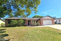 Building Photo - 1668 E Shangri-La Dr