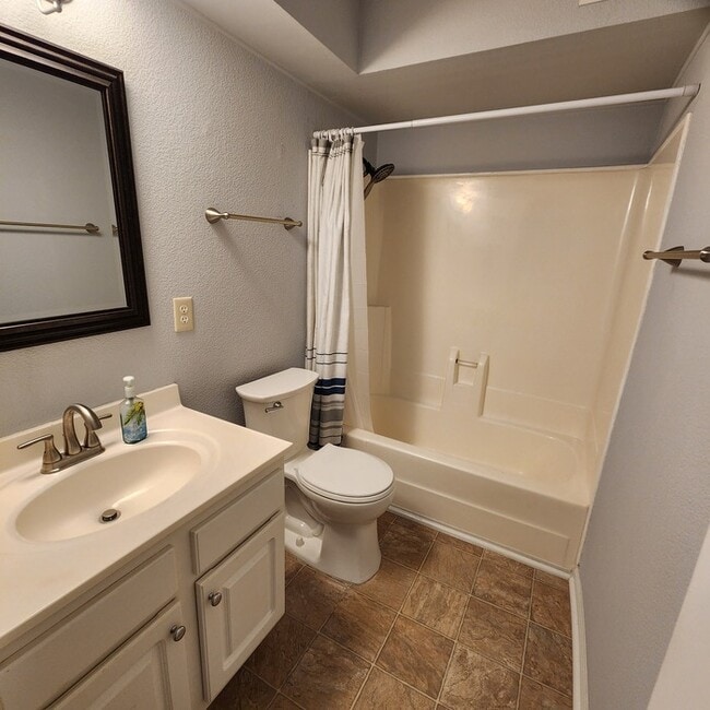 Building Photo - 2831 Edridge Ct