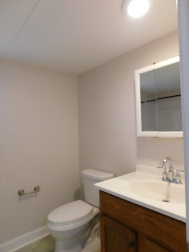 Building Photo - 537 Roscoe