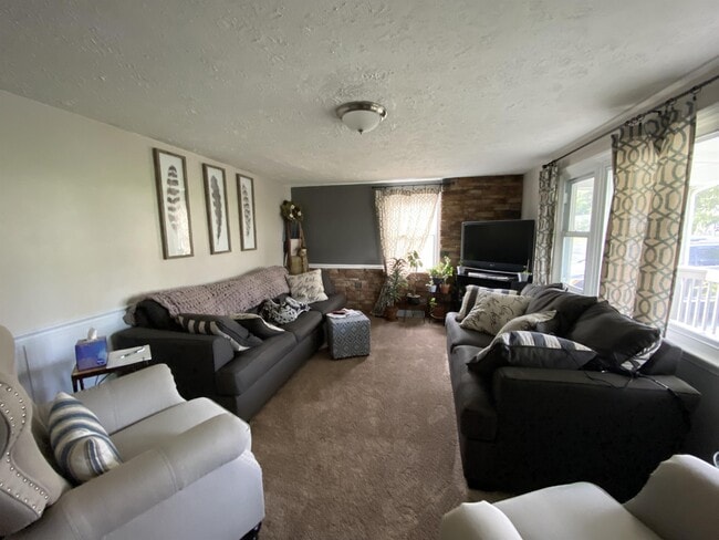 Building Photo - 510 Burns St