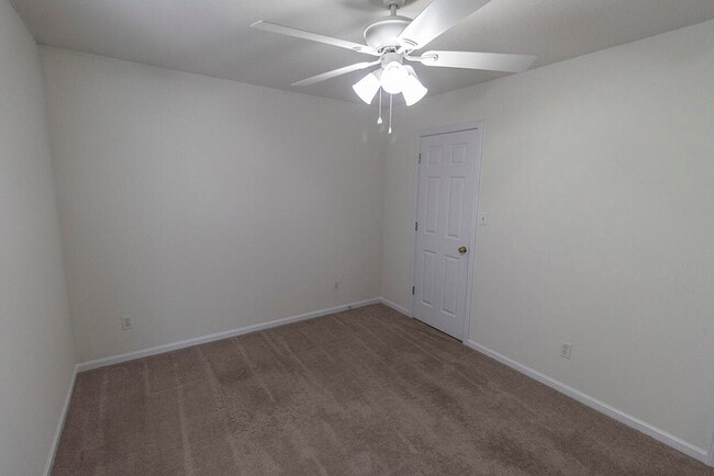 Building Photo - 3406 E St Charles Rd