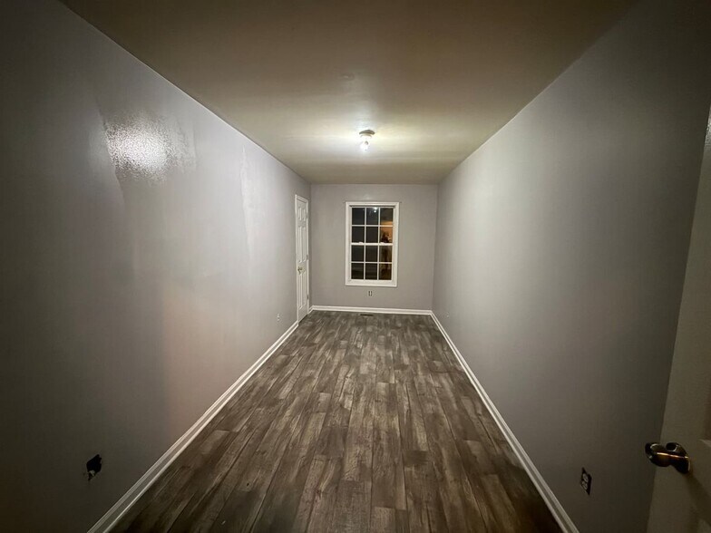 Building Photo - 615 5th Ave E