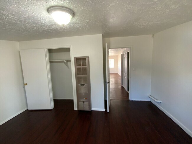 Building Photo - 5 Bedroom Single Story Home Available Near Snow Vista Blvd SW & Gibson Blvd!