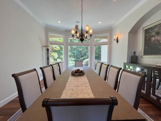 Building Photo - Elegant 4-Bedroom Luxury Home with Panoram...