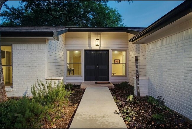 Building Photo - 7203 N Ute Trail