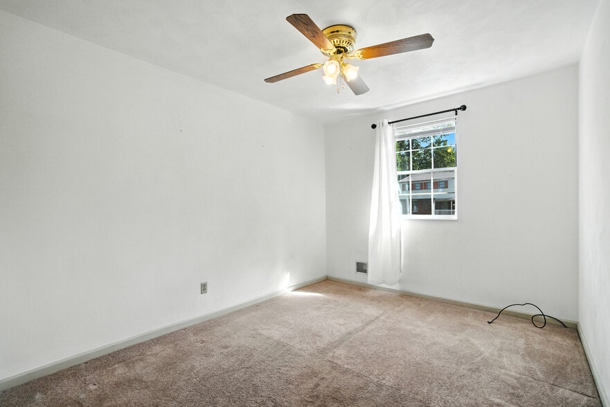 Building Photo - 560 Monticello Dr