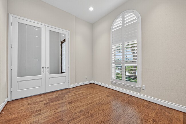 Building Photo - 28015 Castle Park Ln