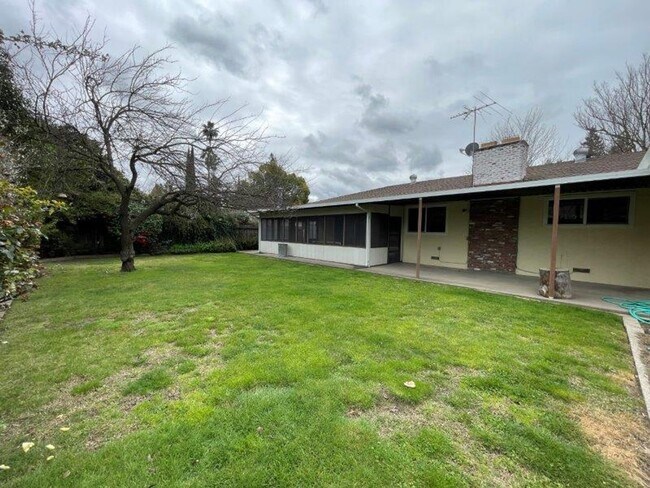 Building Photo - Desired Greenhaven 4 Bedroom