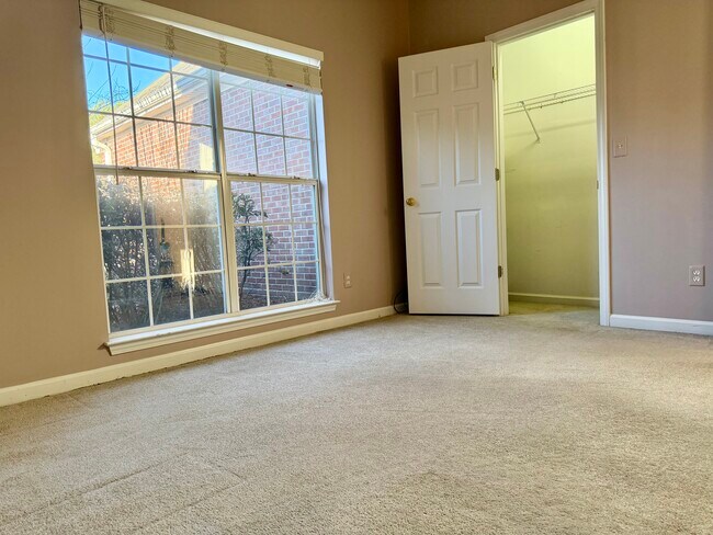 Building Photo - 104 Sunflower Pl