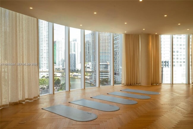 Building Photo - 275 SW 6th St