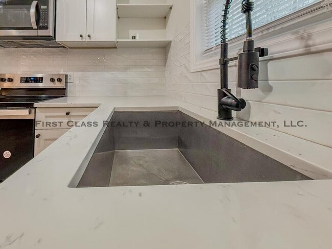 Building Photo - 5819 Woodrock Ct