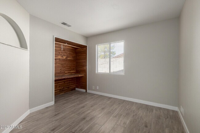 Building Photo - 4001 W Libby St