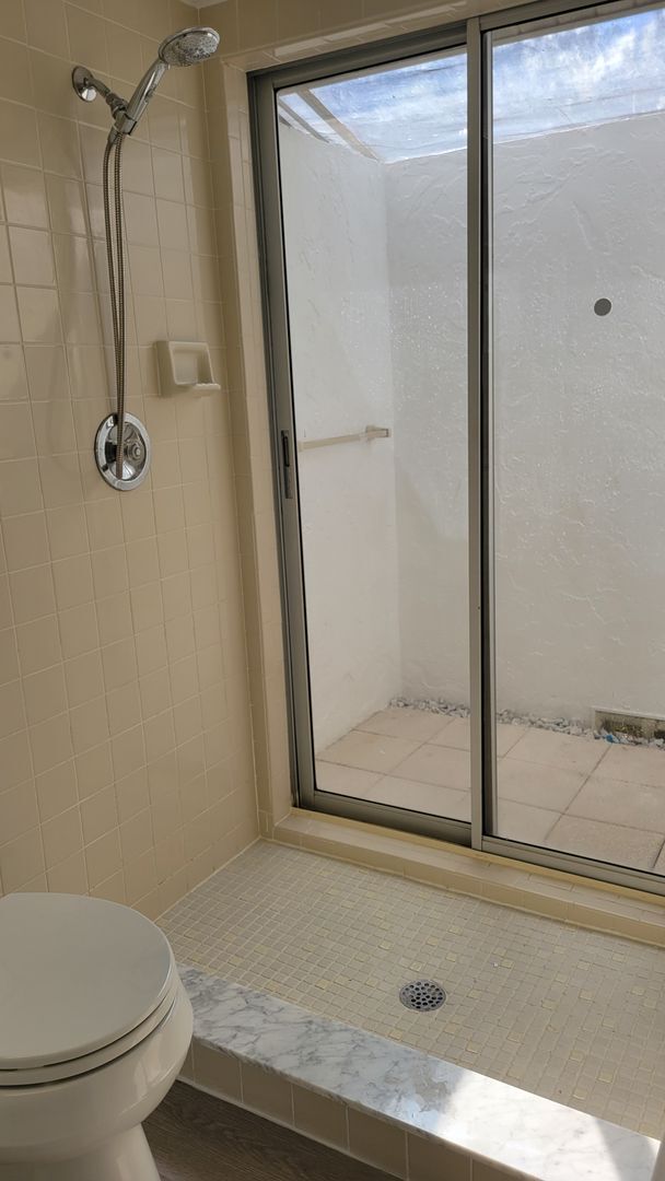 Building Photo - Annual unfurnished nicely renovated 2/2 villa near the Ringling Museum