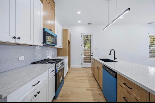 Building Photo - 3923 Aledo St