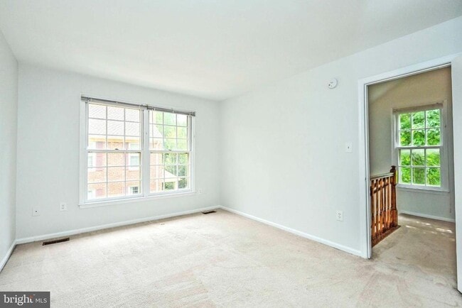 Building Photo - 2406 S Walter Reed Dr