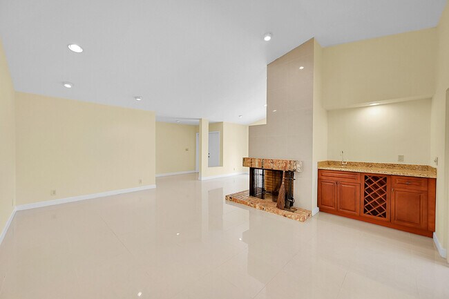 Building Photo - 6820 Allegre Ct