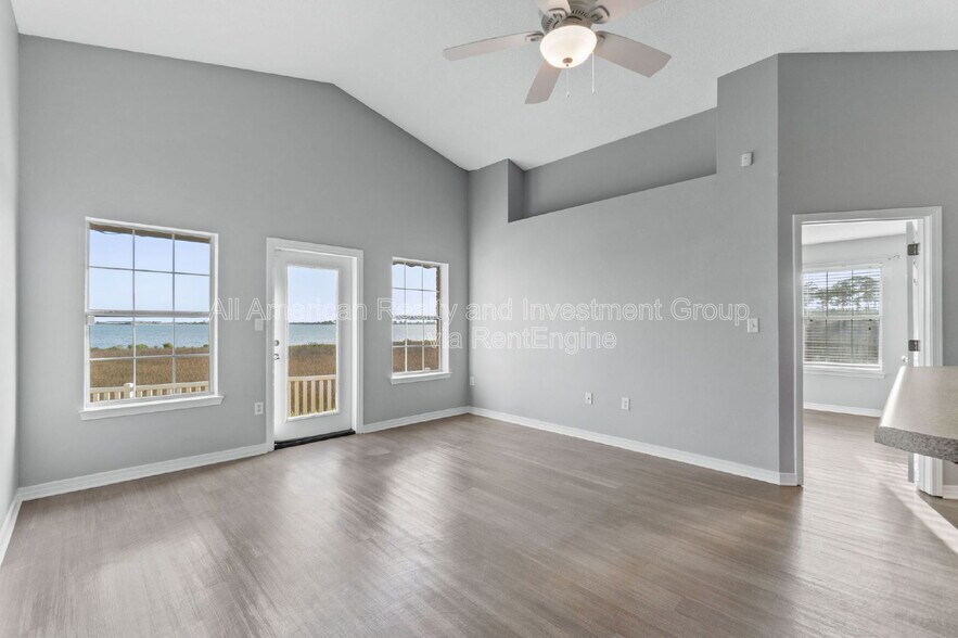 Building Photo - 742 Saltair Ln