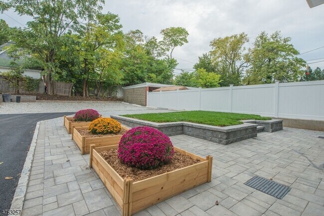 Building Photo - 34 N Willow St