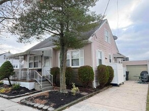 Building Photo - 200 N Essex Ave
