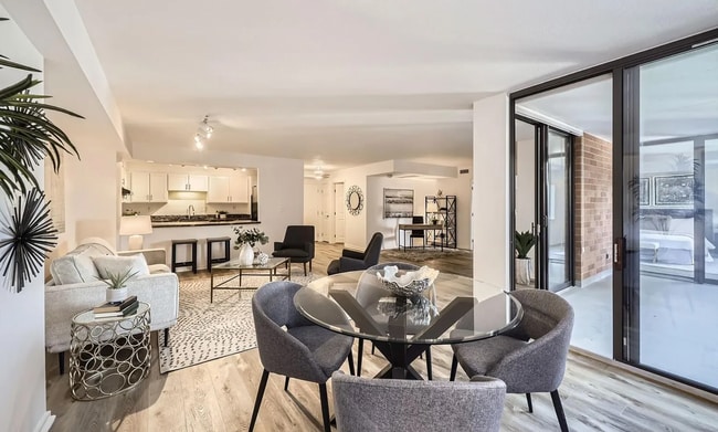 Building Photo - 1551 Larimer St